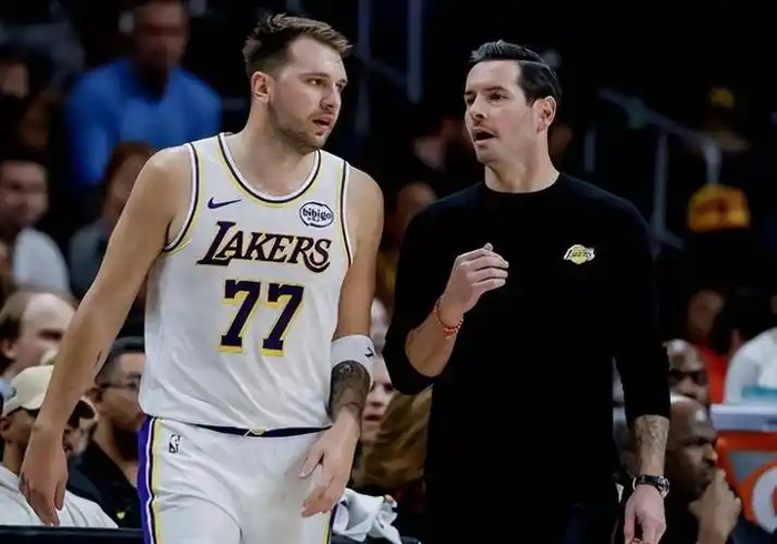 星空体育官方-下课?雷迪克下课湖人?尘埃落定,东契奇被换下,谁注意他反应|詹姆斯|奥斯汀-里弗斯|卢卡-东契奇|洛杉矶湖人队|JJ-雷迪克_新浪体育_新浪新闻